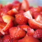 Halbierte Erdbeeren in Nahaufnahme